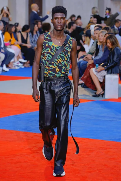Look 8